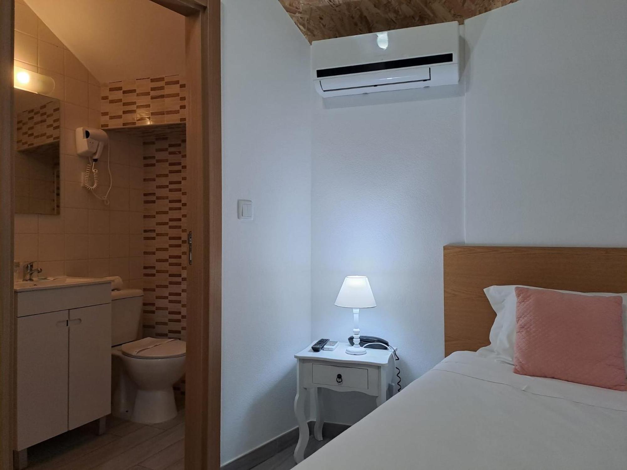 Quarto Individual com Casa de Banho Privativa